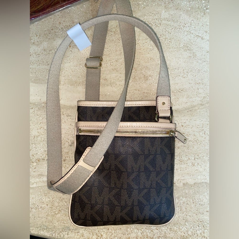 Like NEW brown Michael Kors crossbody bag